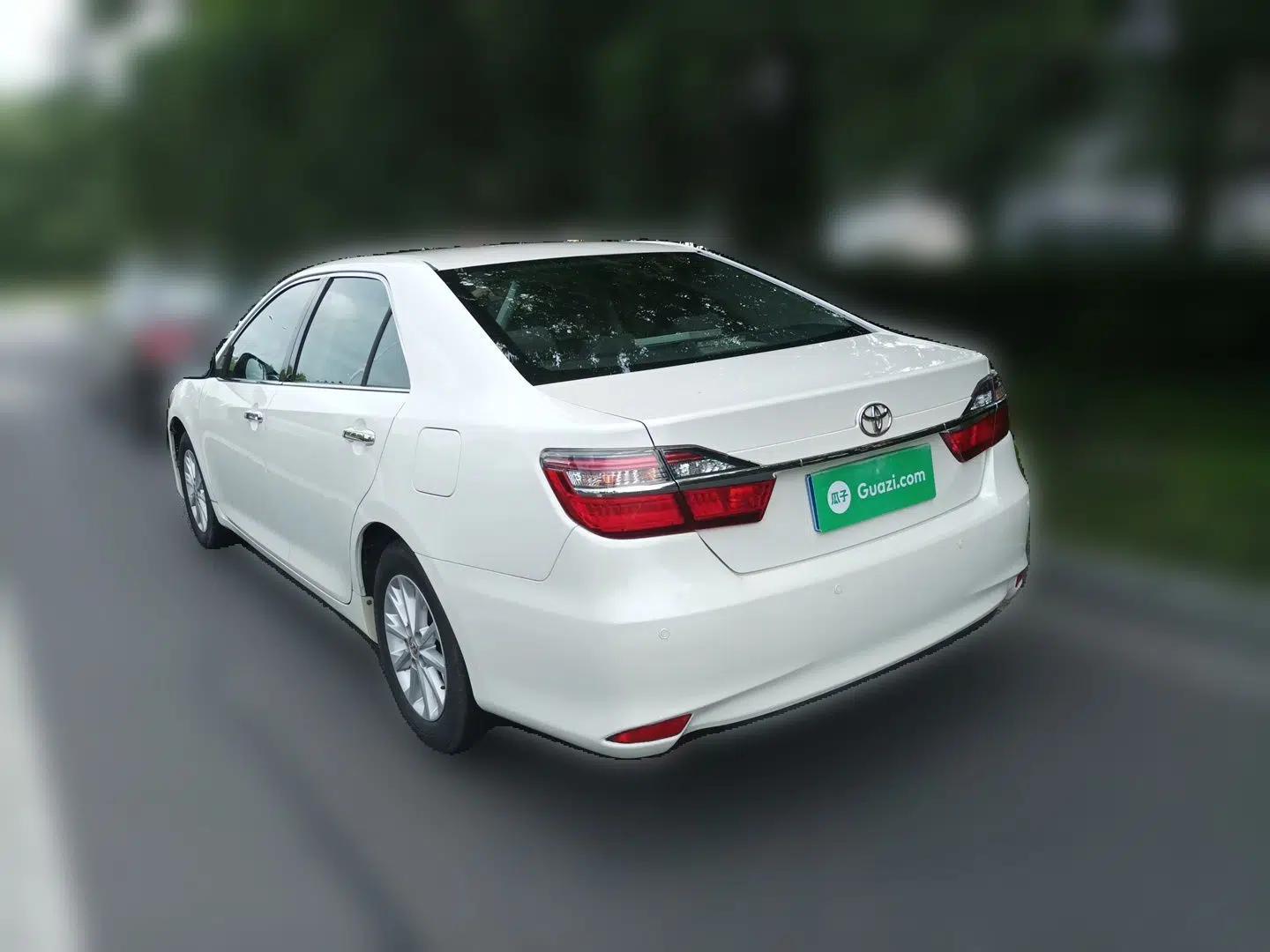 Toyota Camry 2015 2.0G Premier Edition — миниатюра 4