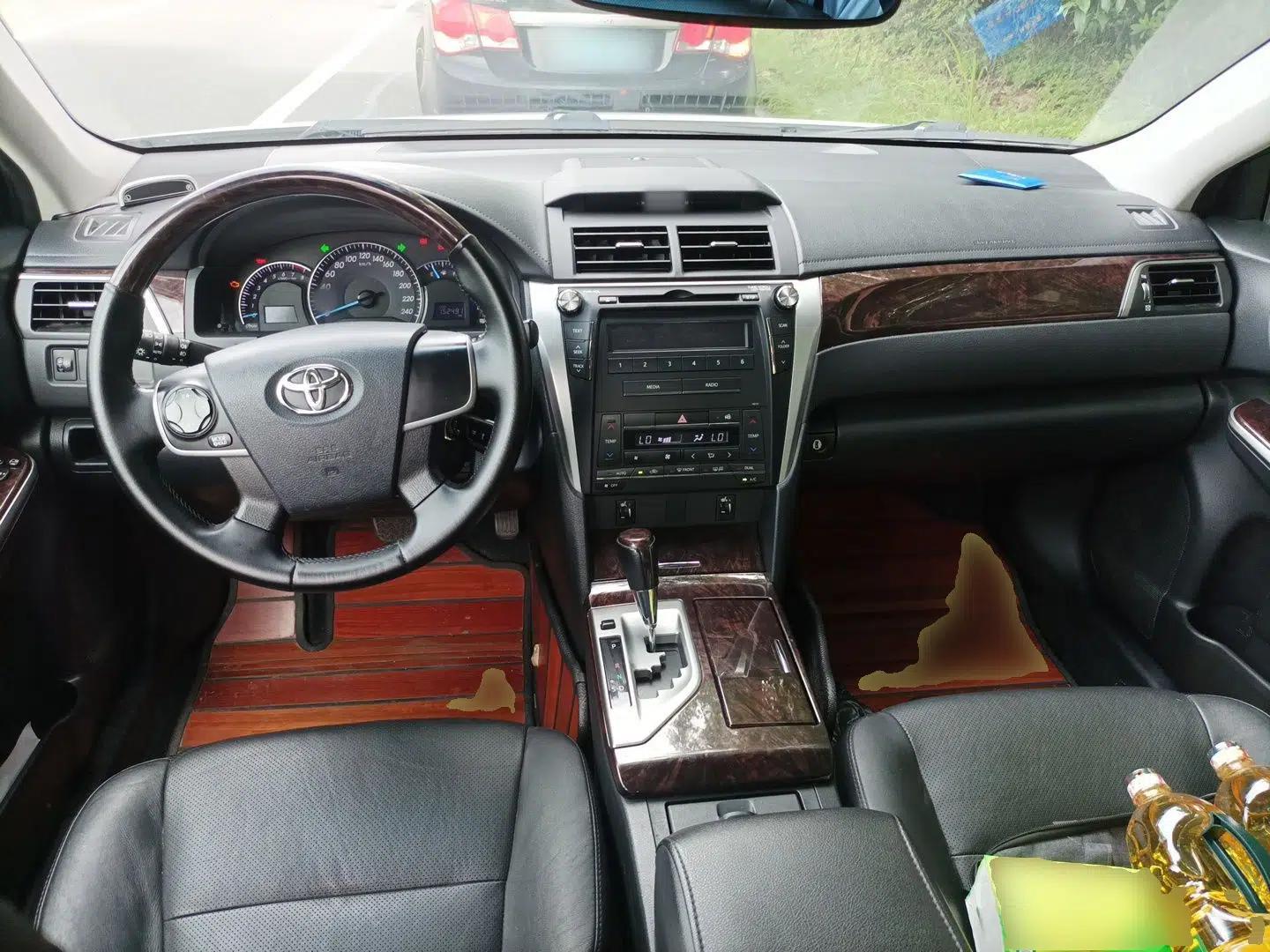 Toyota Camry 2015 2.0G Premier Edition — миниатюра 9