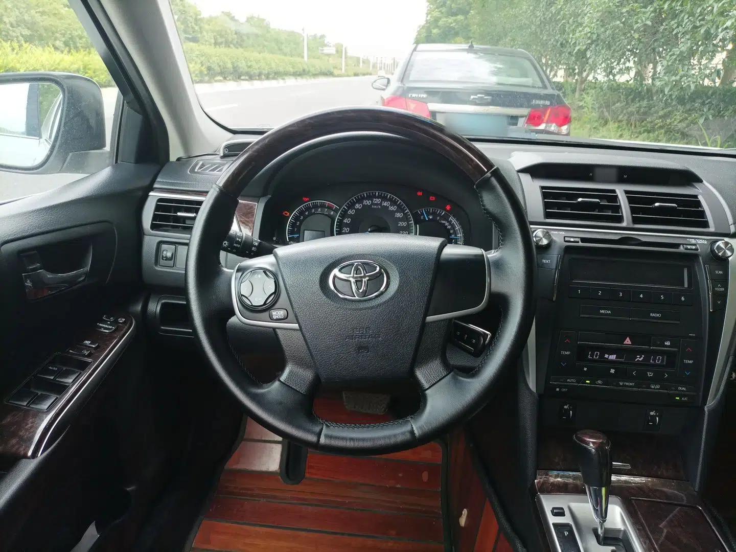 Toyota Camry 2015 2.0G Premier Edition — миниатюра 10