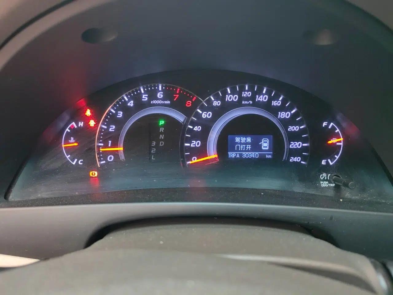 Toyota Camry 2013 200G Classic Luxury Edition — миниатюра 11