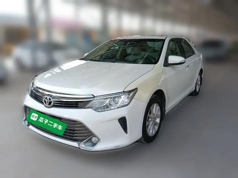 Toyota Camry 2015 2.0E Elite Edition — миниатюра 1