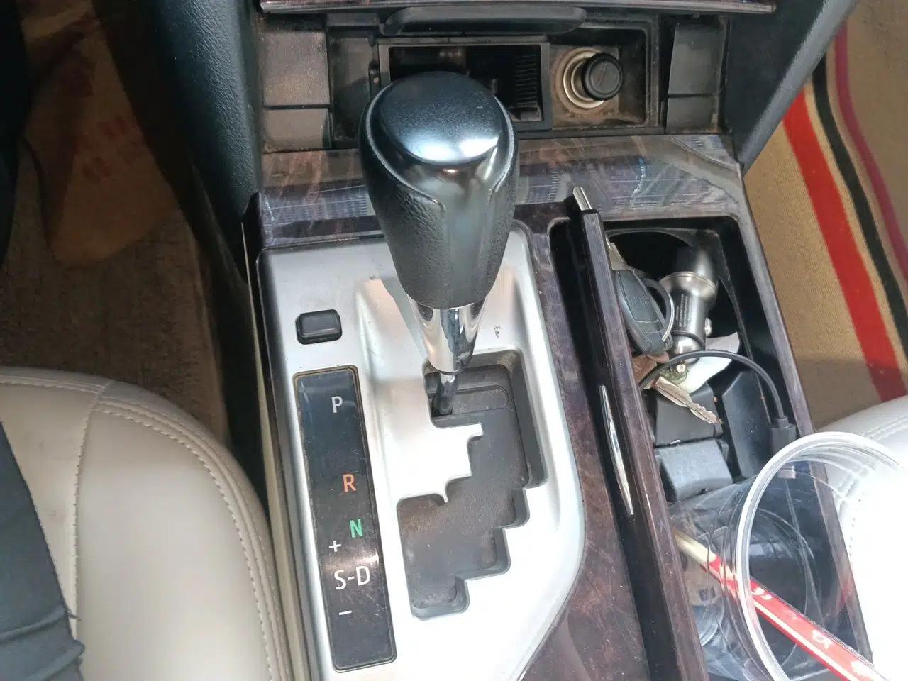 Toyota Camry 2015 2.0E Elite Edition — миниатюра 14
