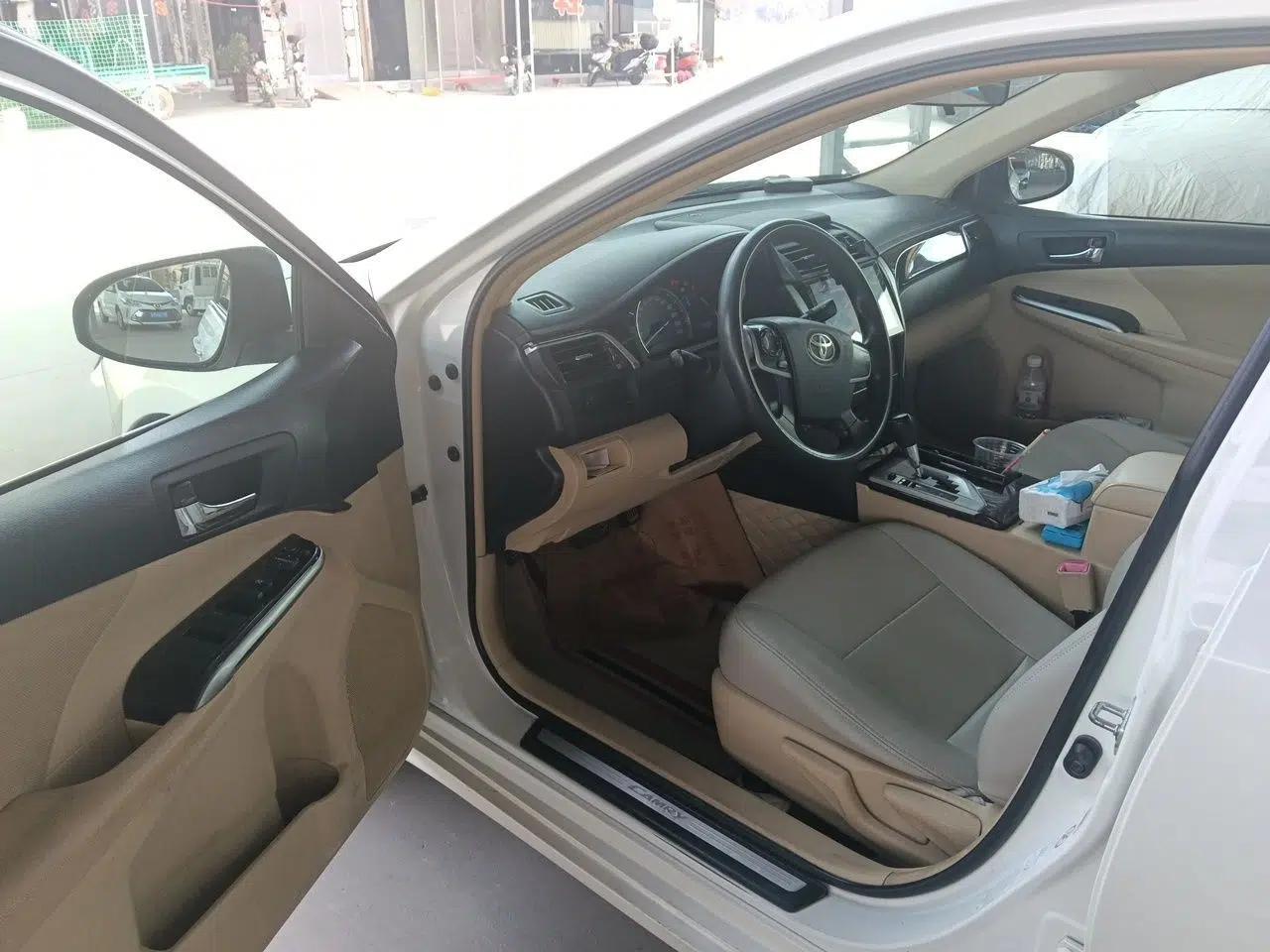 Toyota Camry 2015 2.0E Elite Edition — миниатюра 16