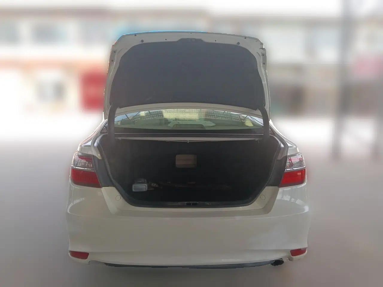 Toyota Camry 2015 2.0E Elite Edition — миниатюра 19