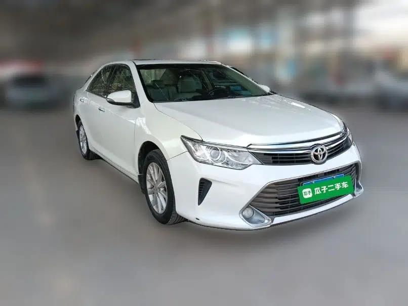 Toyota Camry 2015 2.0E Elite Edition — миниатюра 3