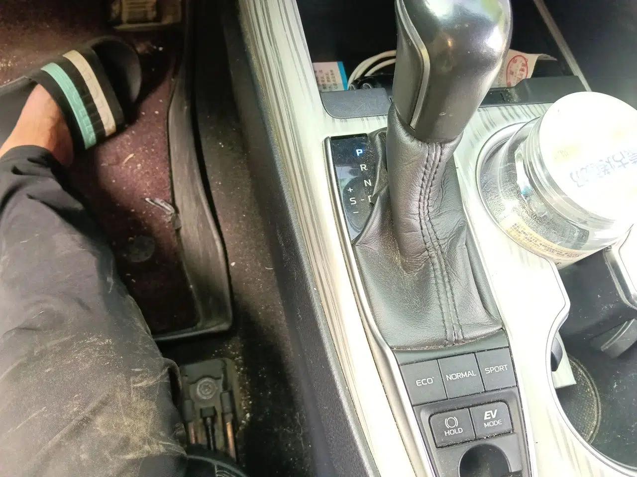 Toyota Camry 2018 Dual-Engine 2.5 HG Luxury Edition — миниатюра 14