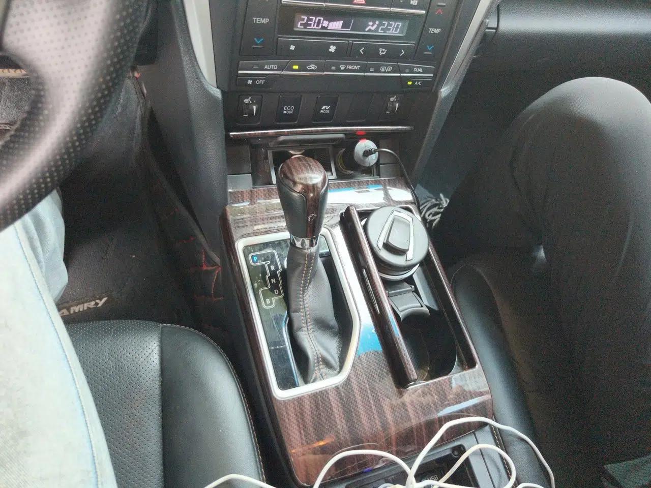 Toyota Camry 2016 Dual-Engine 2.5 HG 10th Anniversary Deluxe Navigation Edition — миниатюра 14