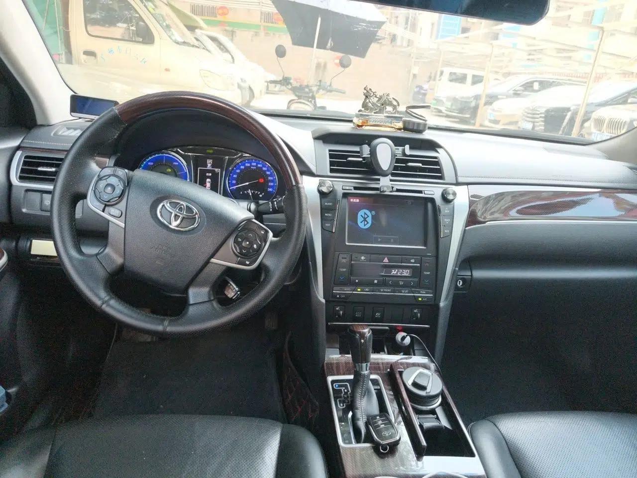 Toyota Camry 2016 Dual-Engine 2.5 HG 10th Anniversary Deluxe Navigation Edition — миниатюра 9