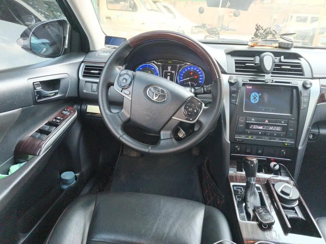 Toyota Camry 2016 Dual-Engine 2.5 HG 10th Anniversary Deluxe Navigation Edition — миниатюра 10