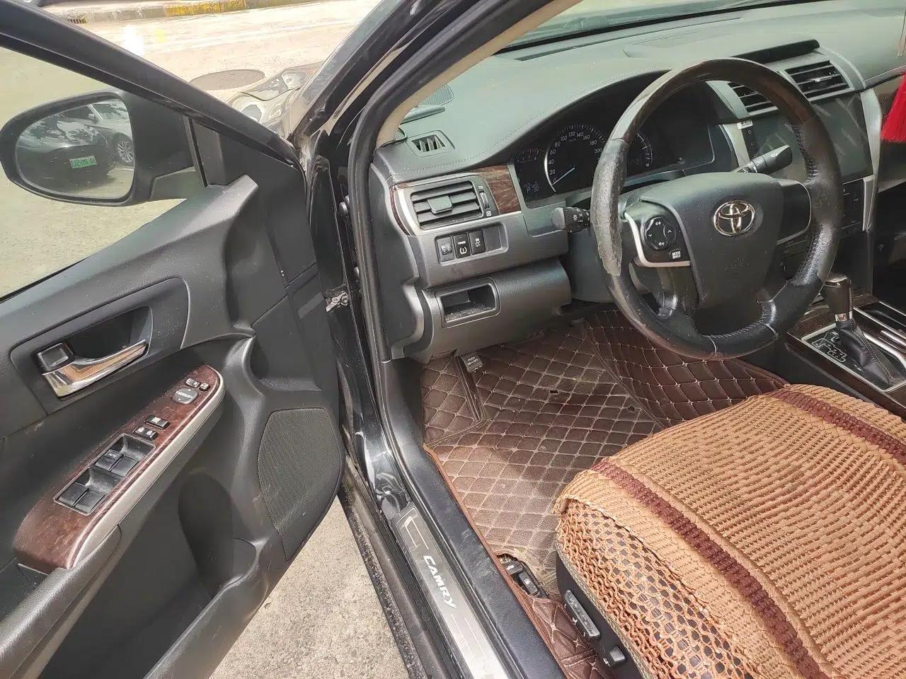 Toyota Camry 2016 2.0G 10th Anniversary Leading Edition — миниатюра 16