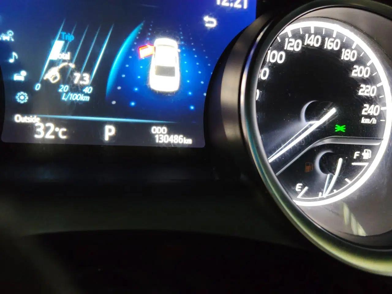 Toyota Camry 2019 Revised Version 2.0G Luxury Edition — миниатюра 12