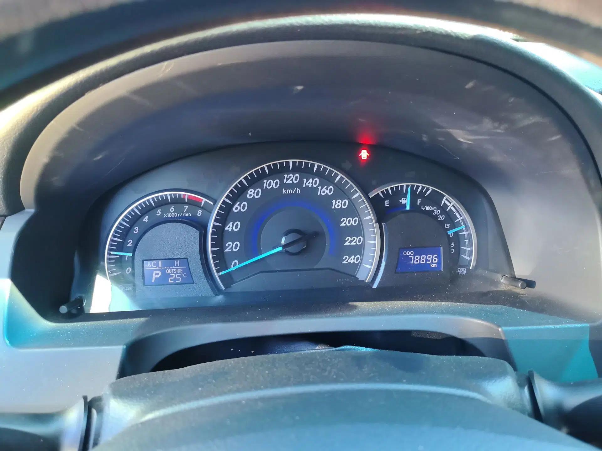 Toyota Camry 2015 2.0E Elite Edition — миниатюра 11