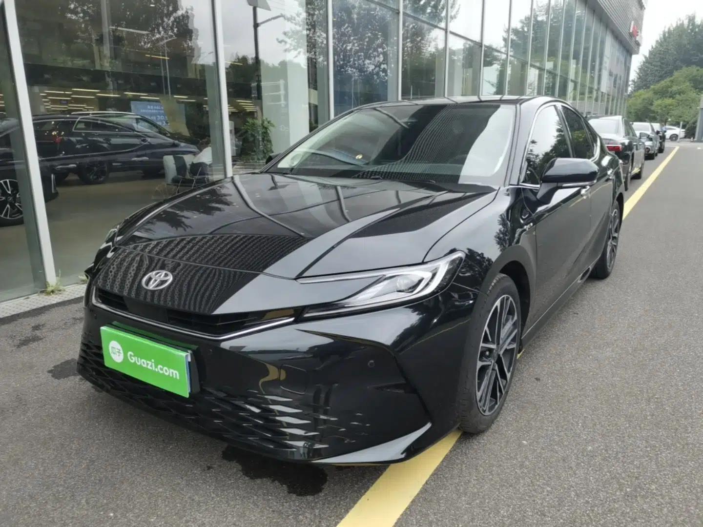 Toyota Camry 2024 Dual-Motor 2.5HQ Flagship Edition — миниатюра 1