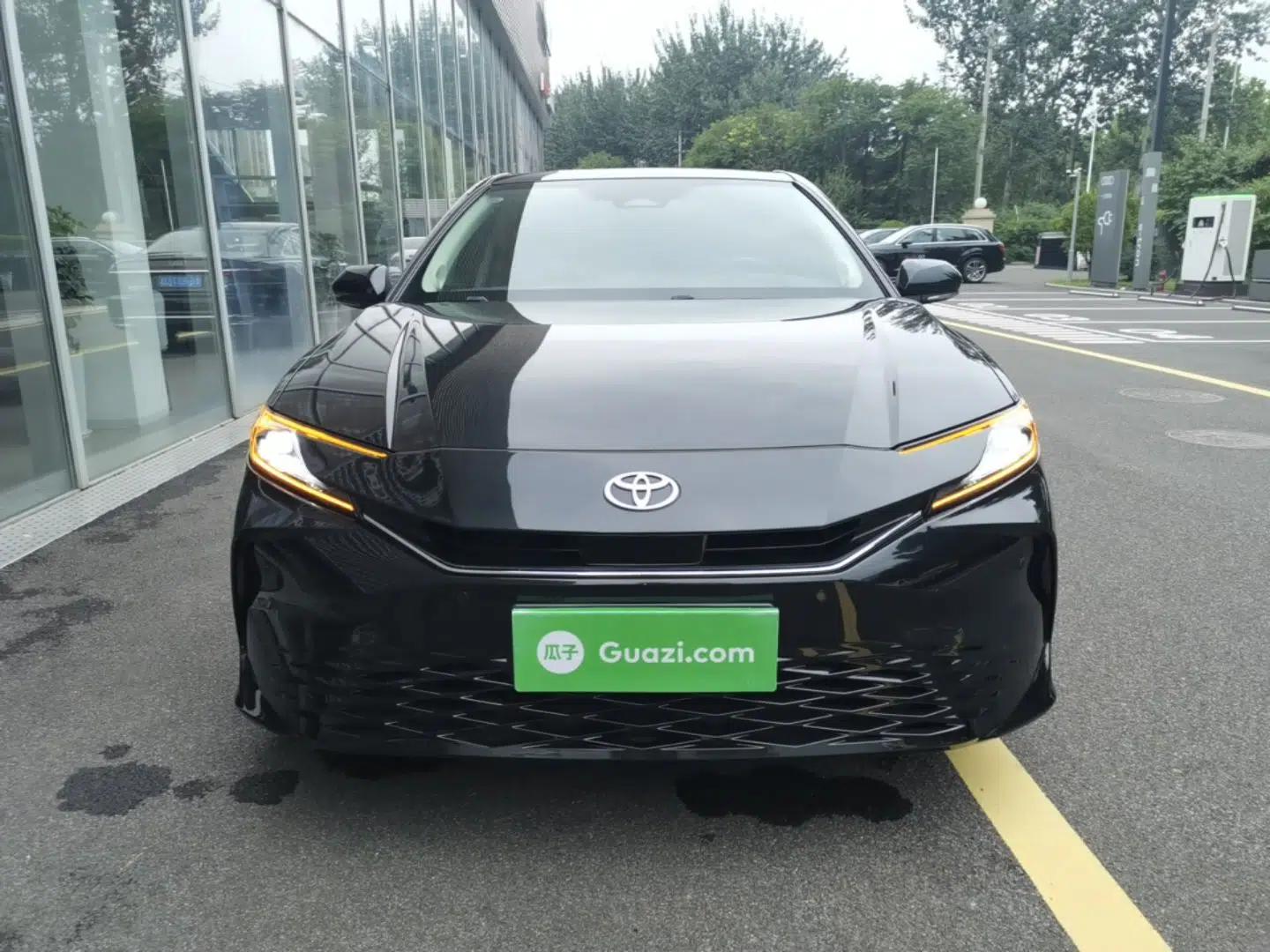 Toyota Camry 2024 Dual-Motor 2.5HQ Flagship Edition — миниатюра 2