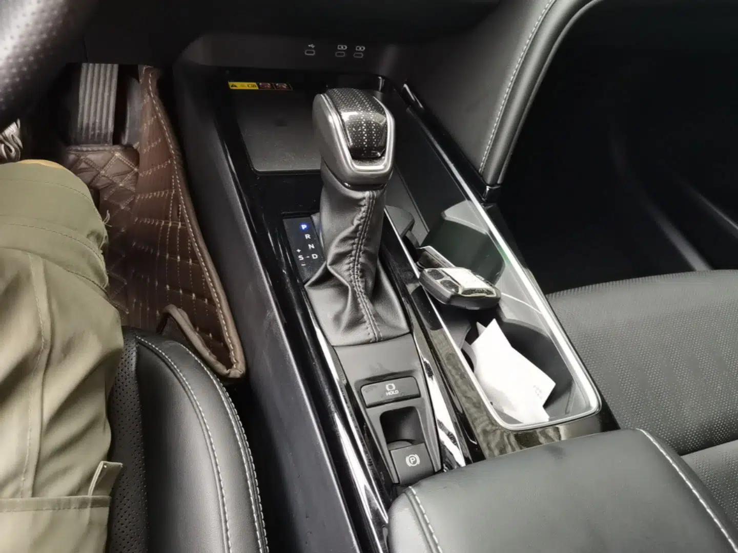 Toyota Camry 2024 Dual-Motor 2.5HQ Flagship Edition — миниатюра 16