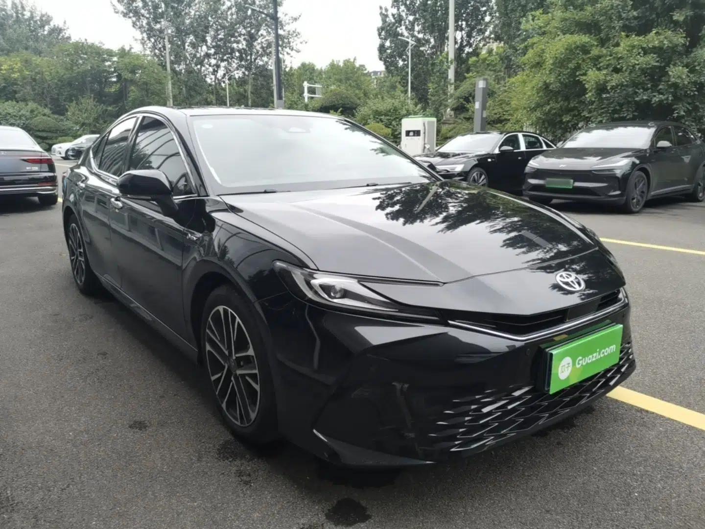 Toyota Camry 2024 Dual-Motor 2.5HQ Flagship Edition — миниатюра 3
