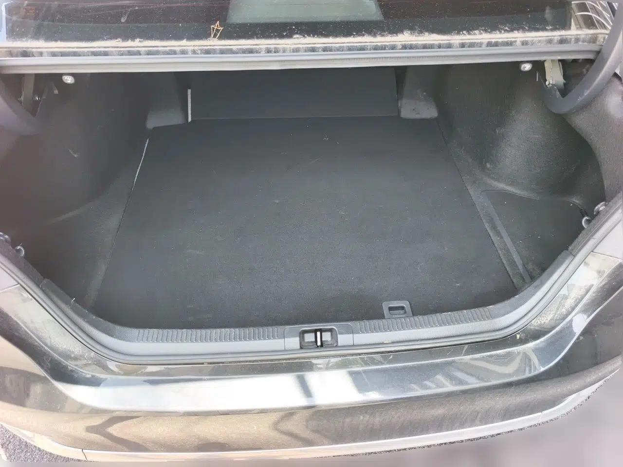 Toyota Camry 2023 Dual-Motor 2.5HG Luxury Edition — миниатюра 19