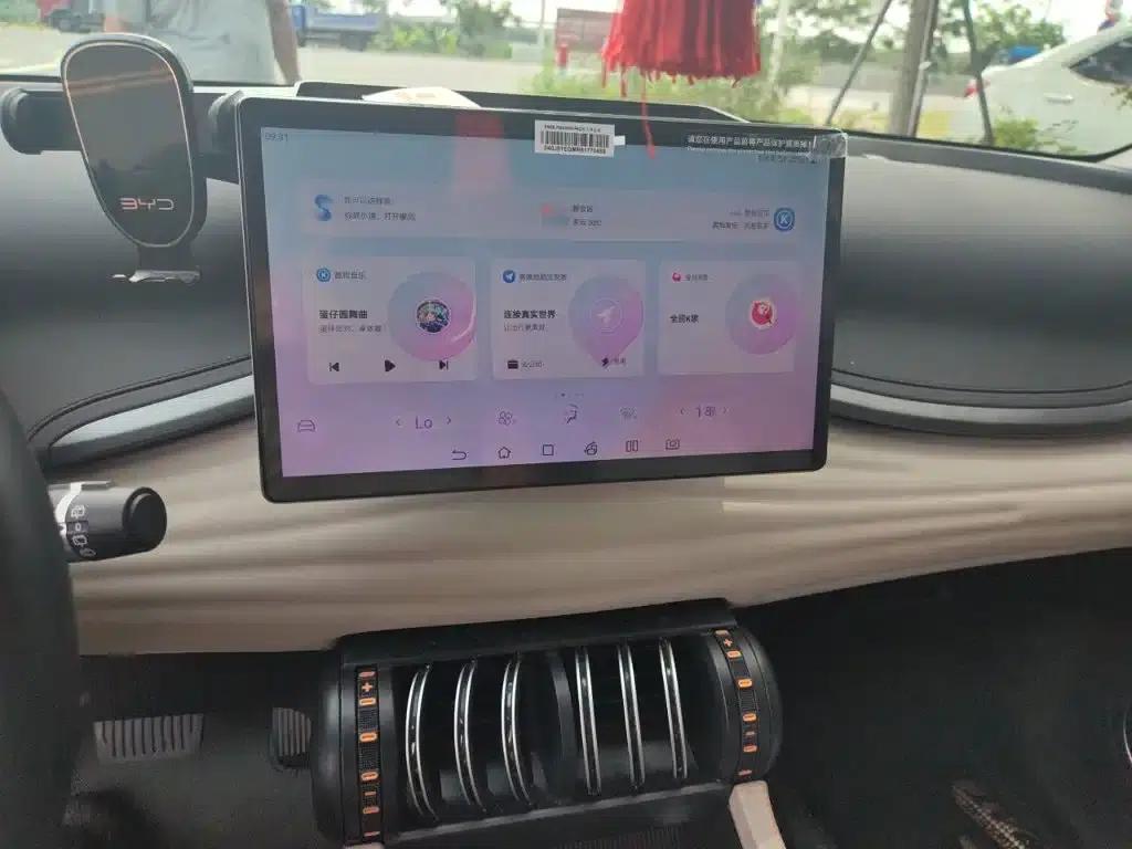 Yuan PLUS 2024 Glory Edition 430KM Leading Model — миниатюра 10