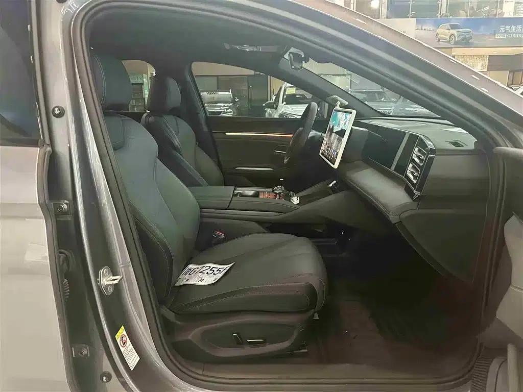 Qin L 2024 DM-i 120KM Super Edition — миниатюра 13