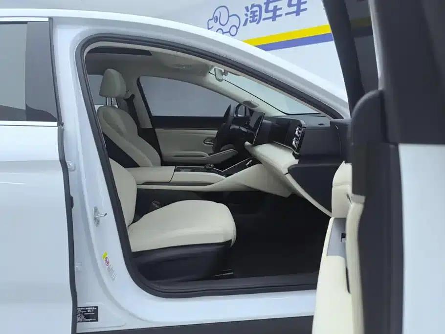 Qin L 2024 DM-i 120KM Leading Edition — миниатюра 8