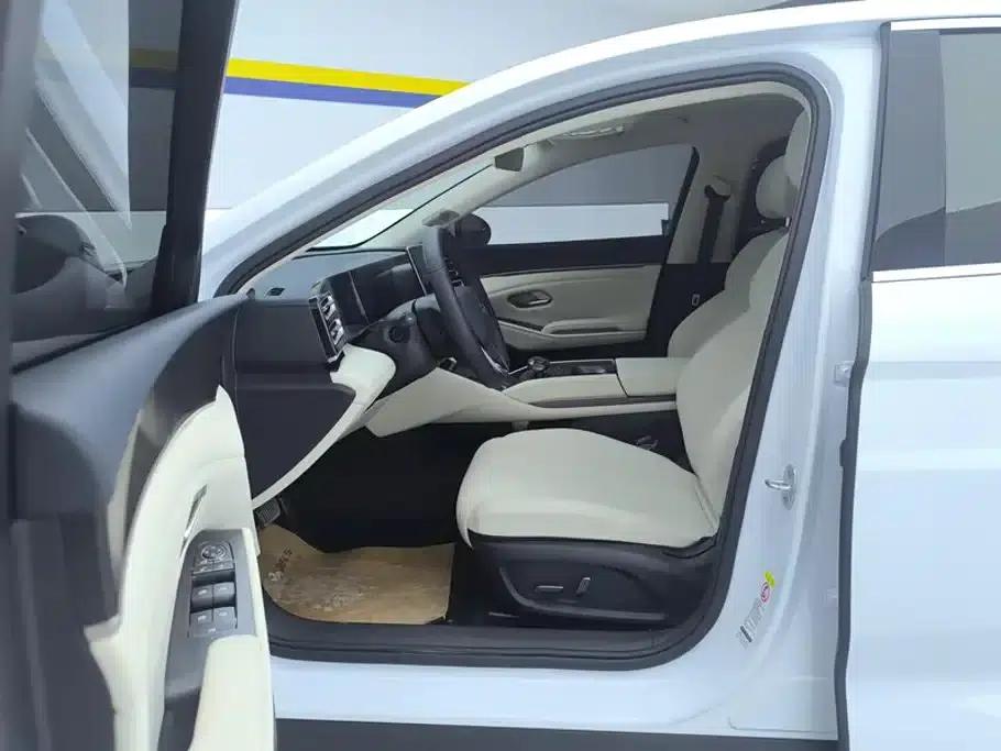 Qin L 2024 DM-i 120KM Leading Edition — миниатюра 9