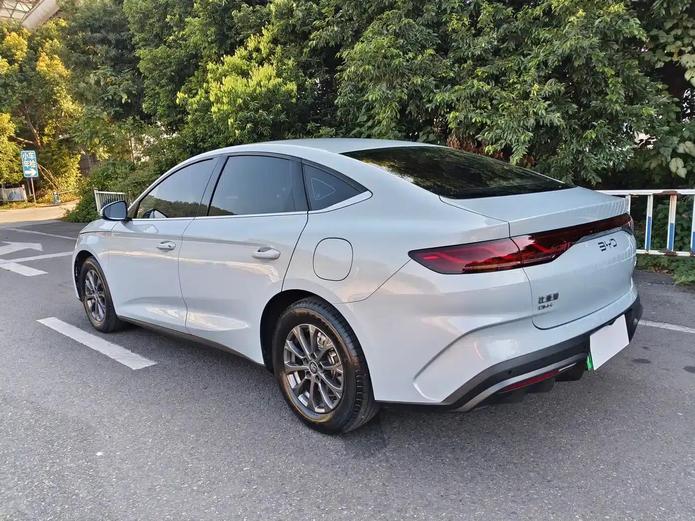 Qin L 2024 DM-i 80KM Leading Edition — миниатюра 8