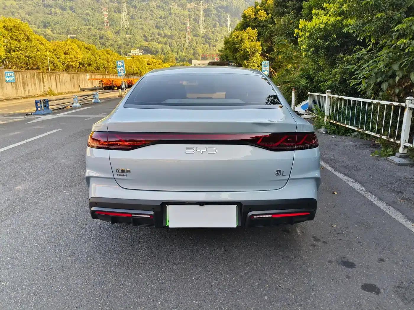 Qin L 2024 DM-i 80KM Leading Edition — миниатюра 9