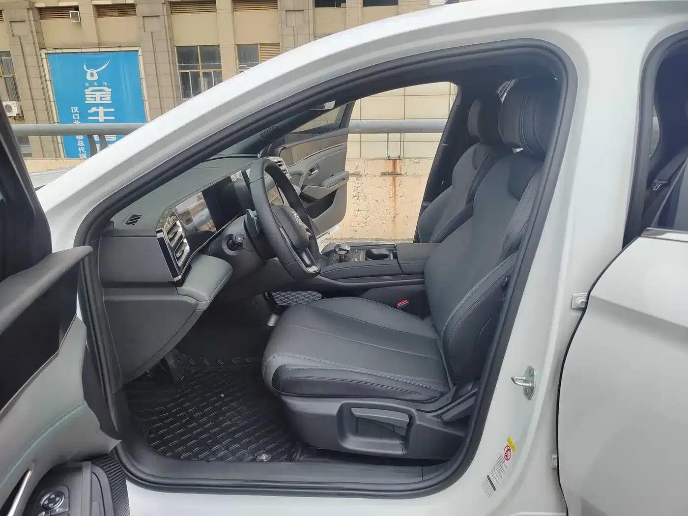 Qin L 2025 DM-i Intelligent Driving Edition 80KM Superior Model — миниатюра 7
