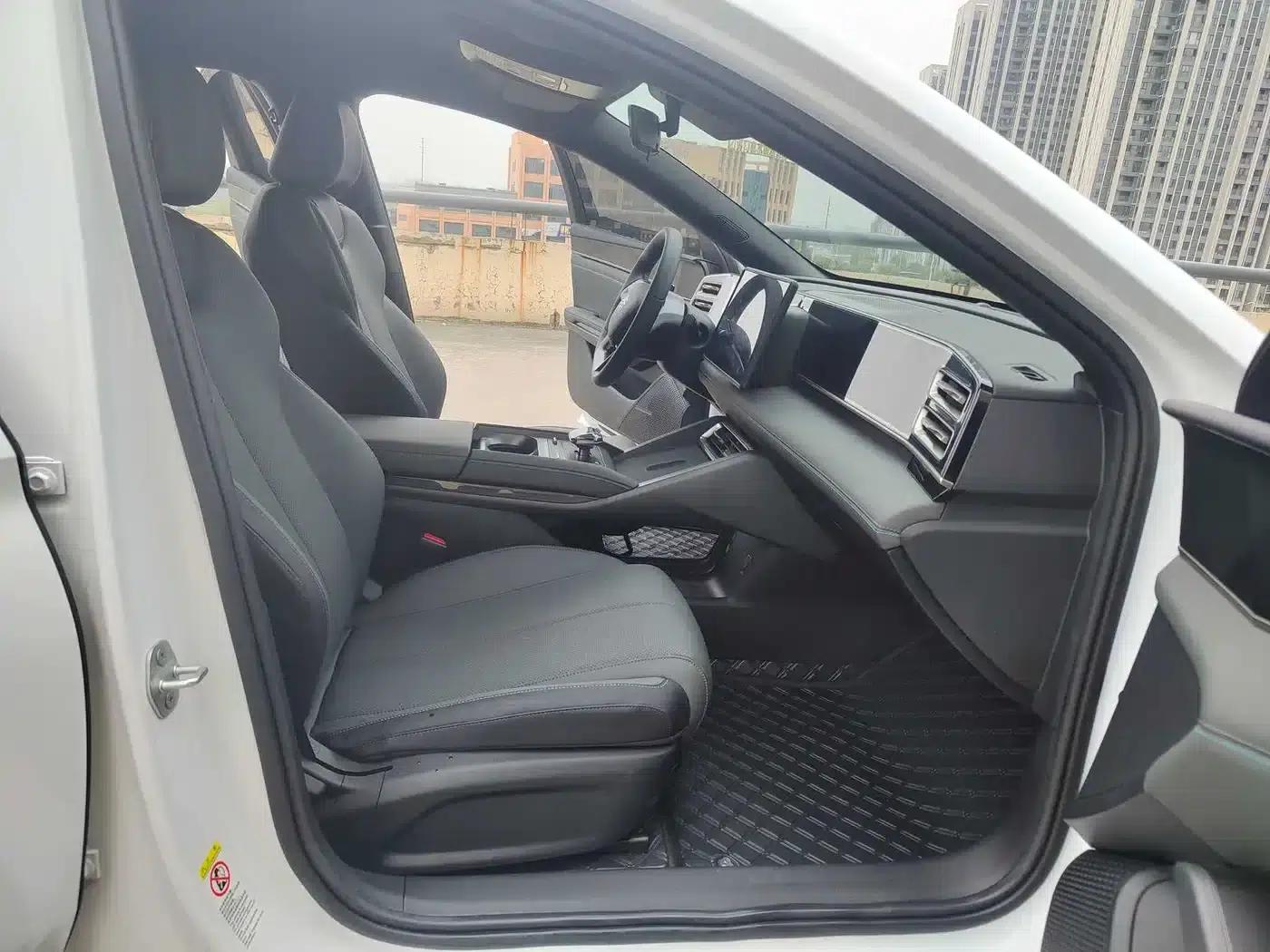 Qin L 2025 DM-i Intelligent Driving Edition 80KM Superior Model — миниатюра 9
