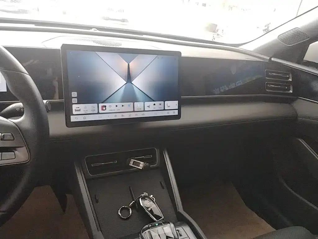 Qin L 2025 DM-i Intelligent Driving Edition 80KM Leading Model — миниатюра 13