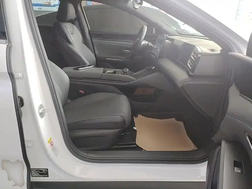 Qin L 2025 DM-i Intelligent Driving Edition 80KM Leading Model — миниатюра 25