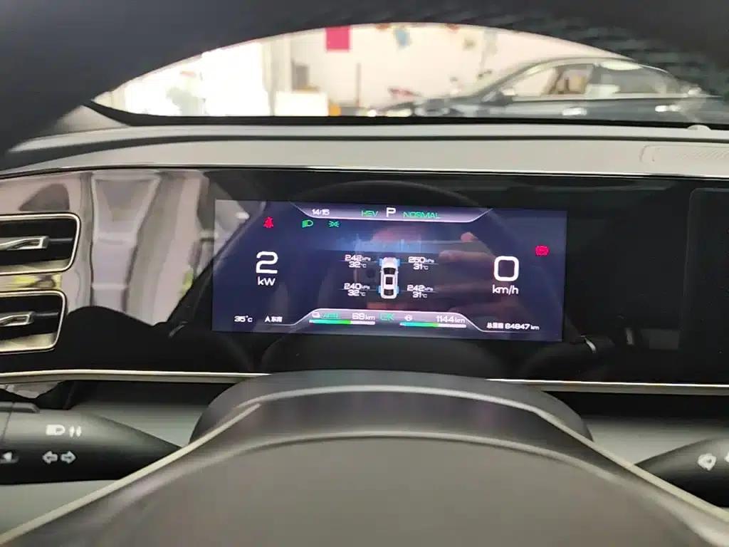 Qin L 2024 DM-i 120KM Leading Edition — миниатюра 12