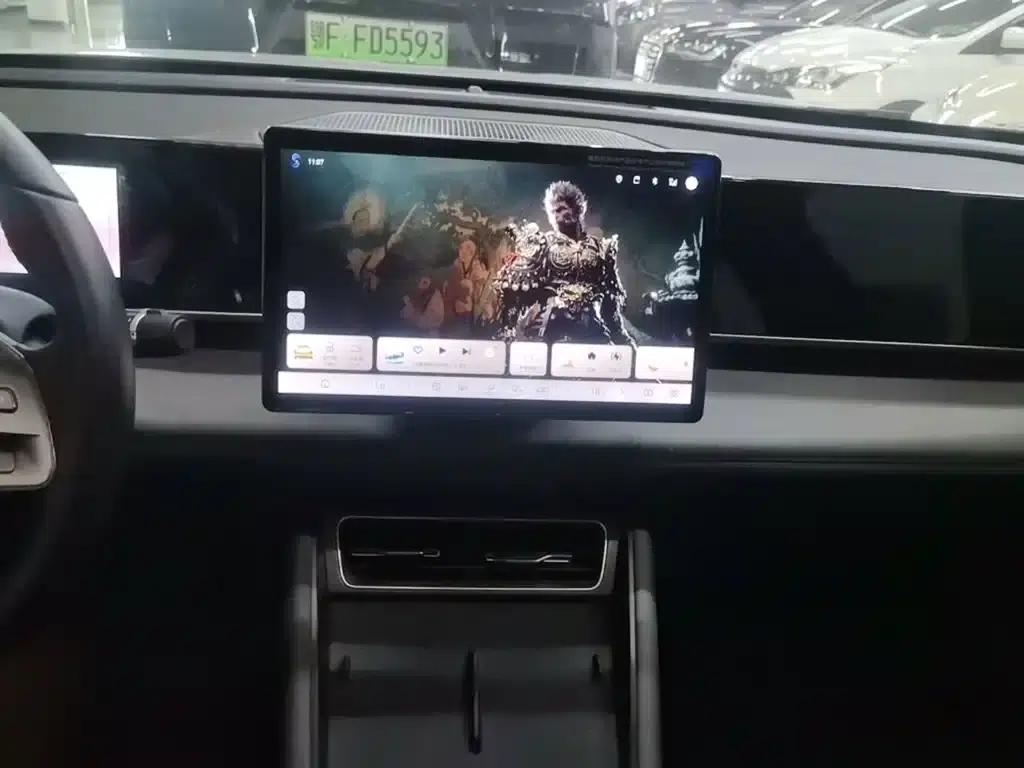 Qin L 2025 DM-i Intelligent Driving Edition 120KM Leading Model — миниатюра 13
