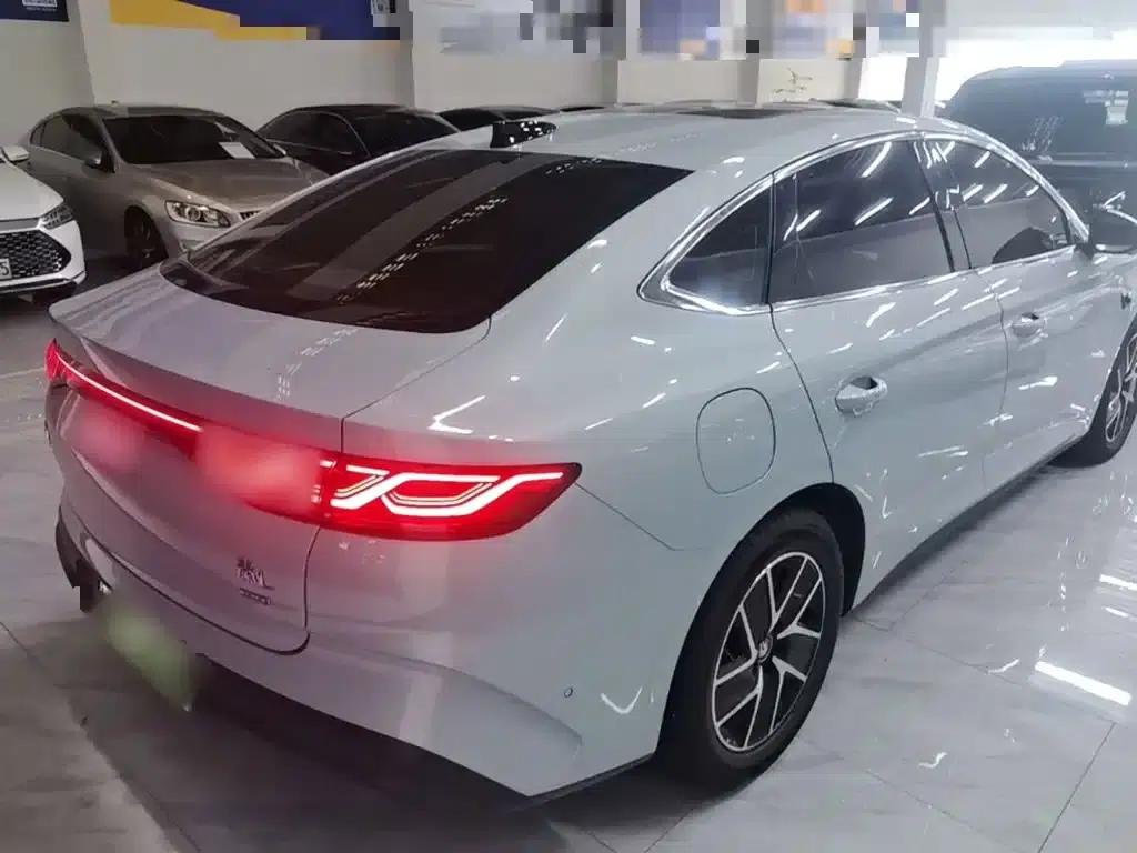 Qin L 2025 DM-i Intelligent Driving Edition 120KM Leading Model — миниатюра 6