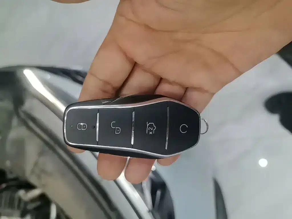 Qin L 2025 DM-i Intelligent Driving Edition 120KM Leading Model — миниатюра 9
