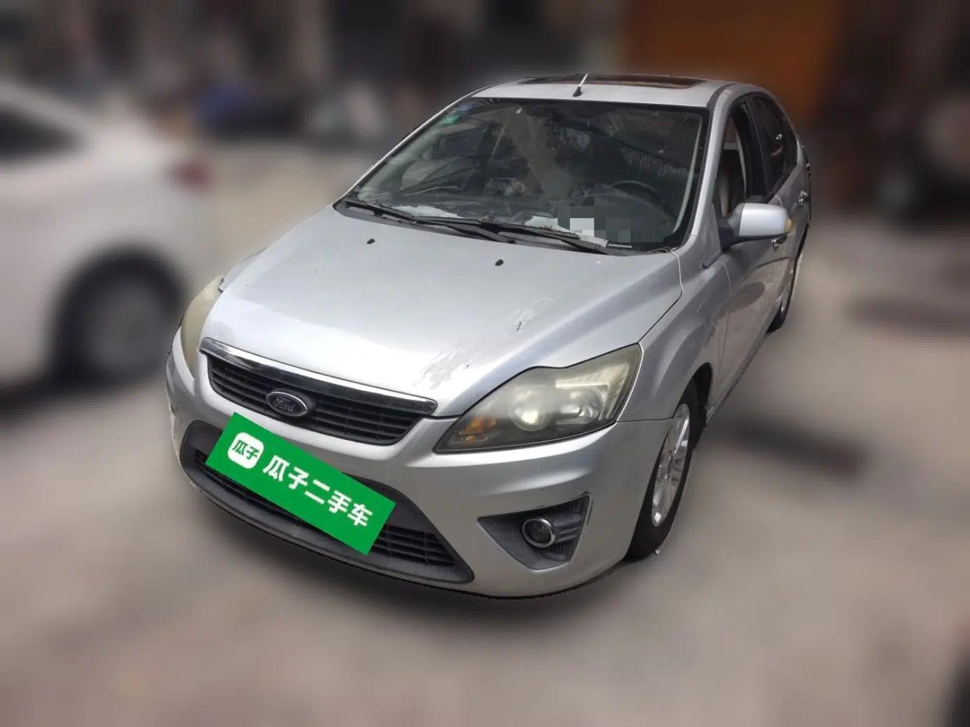 Ford Focus 2011 Hatchback 1.8L Automatic Fashion Edition — миниатюра 1