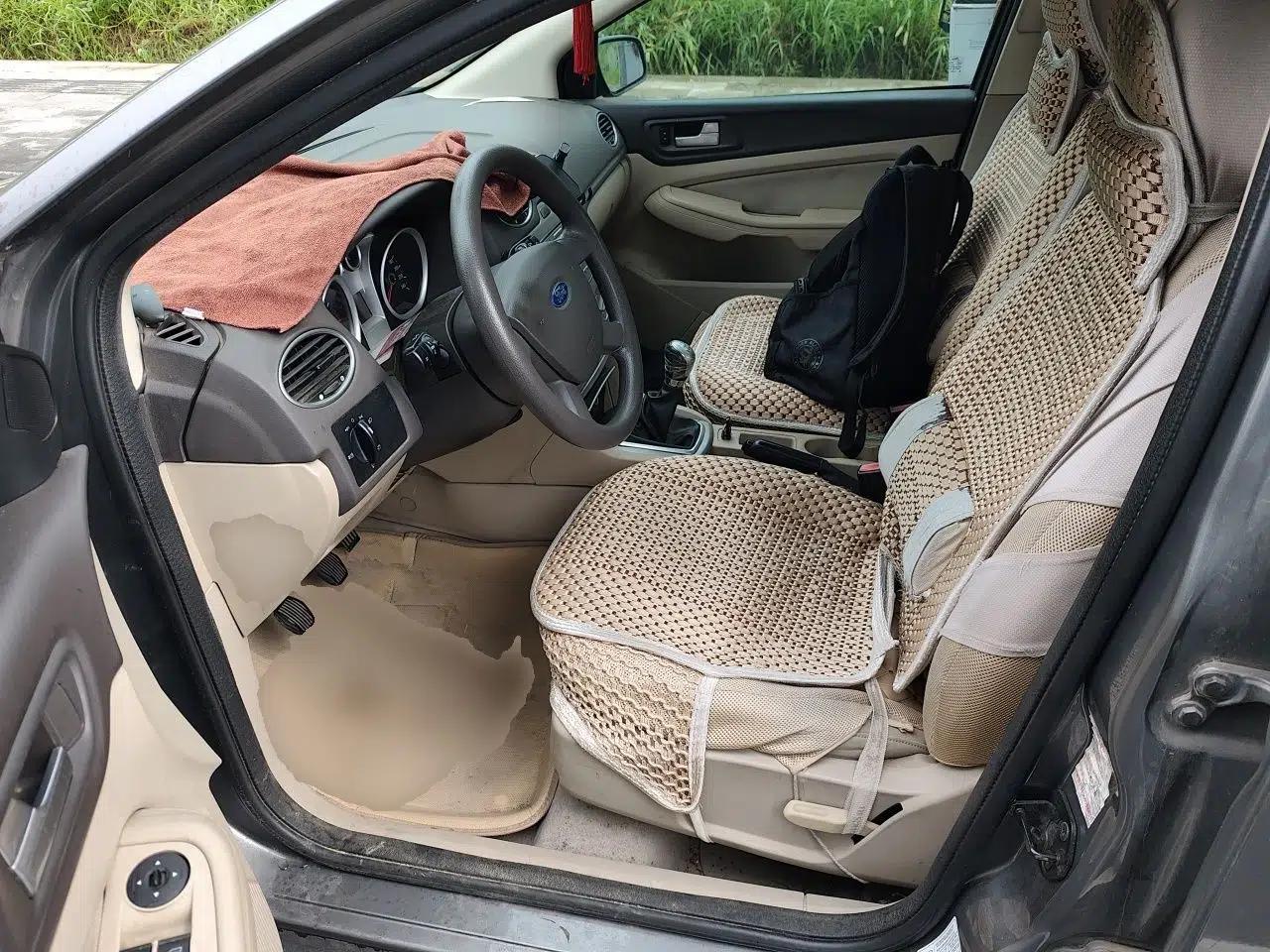 Ford Focus 2013 Sedan Classic 1.8L Manual Base Model — миниатюра 15