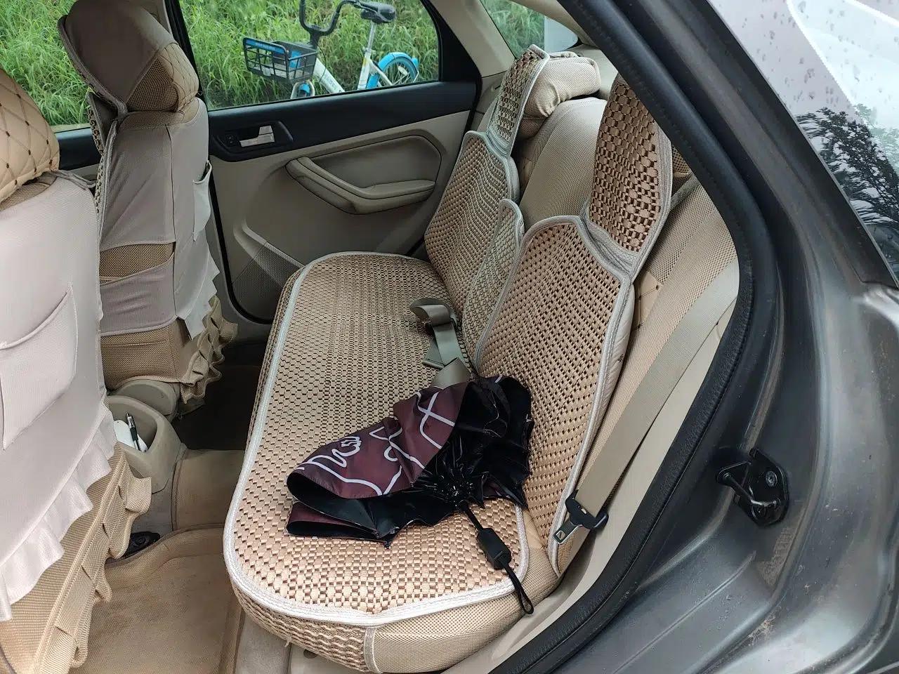 Ford Focus 2013 Sedan Classic 1.8L Manual Base Model — миниатюра 17