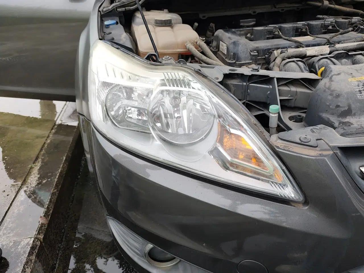 Ford Focus 2013 Sedan Classic 1.8L Manual Base Model — миниатюра 7