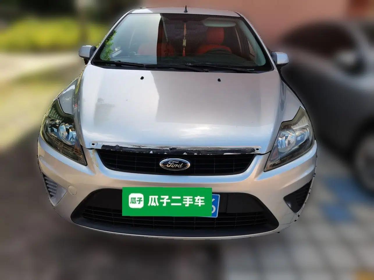 Ford Focus 2012 Hatchback Classic 1.8L Automatic Base Model — миниатюра 2