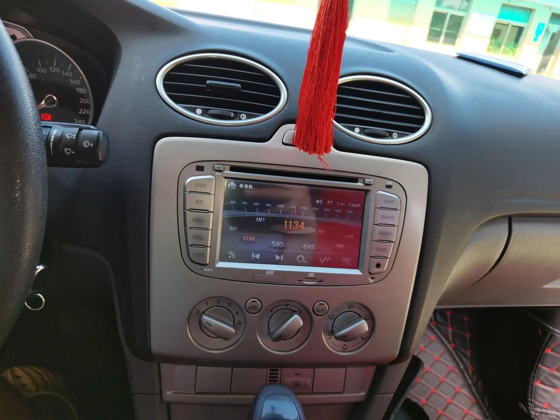 Ford Focus 2012 Hatchback Classic 1.8L Automatic Base Model — миниатюра 13