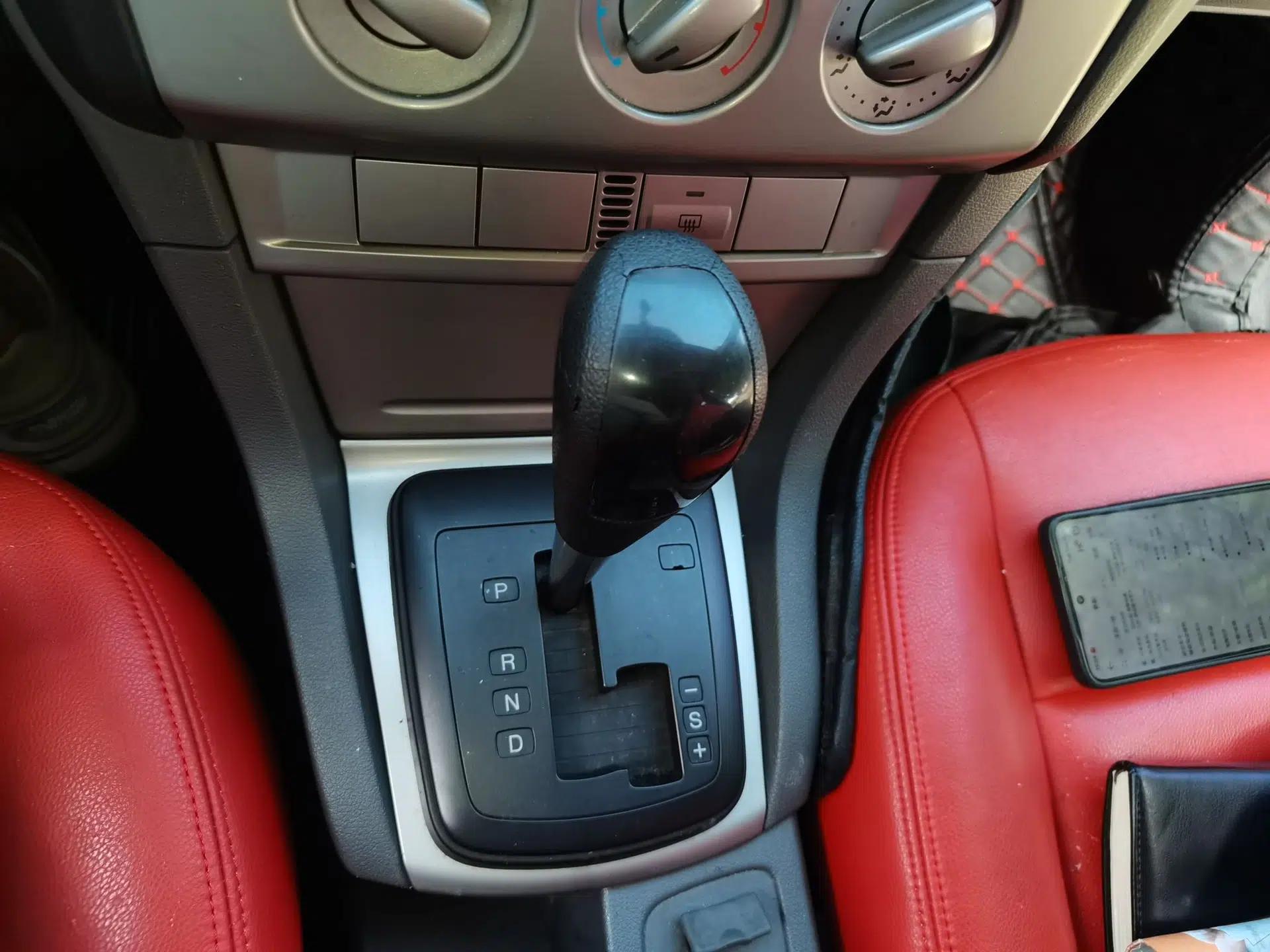Ford Focus 2012 Hatchback Classic 1.8L Automatic Base Model — миниатюра 14