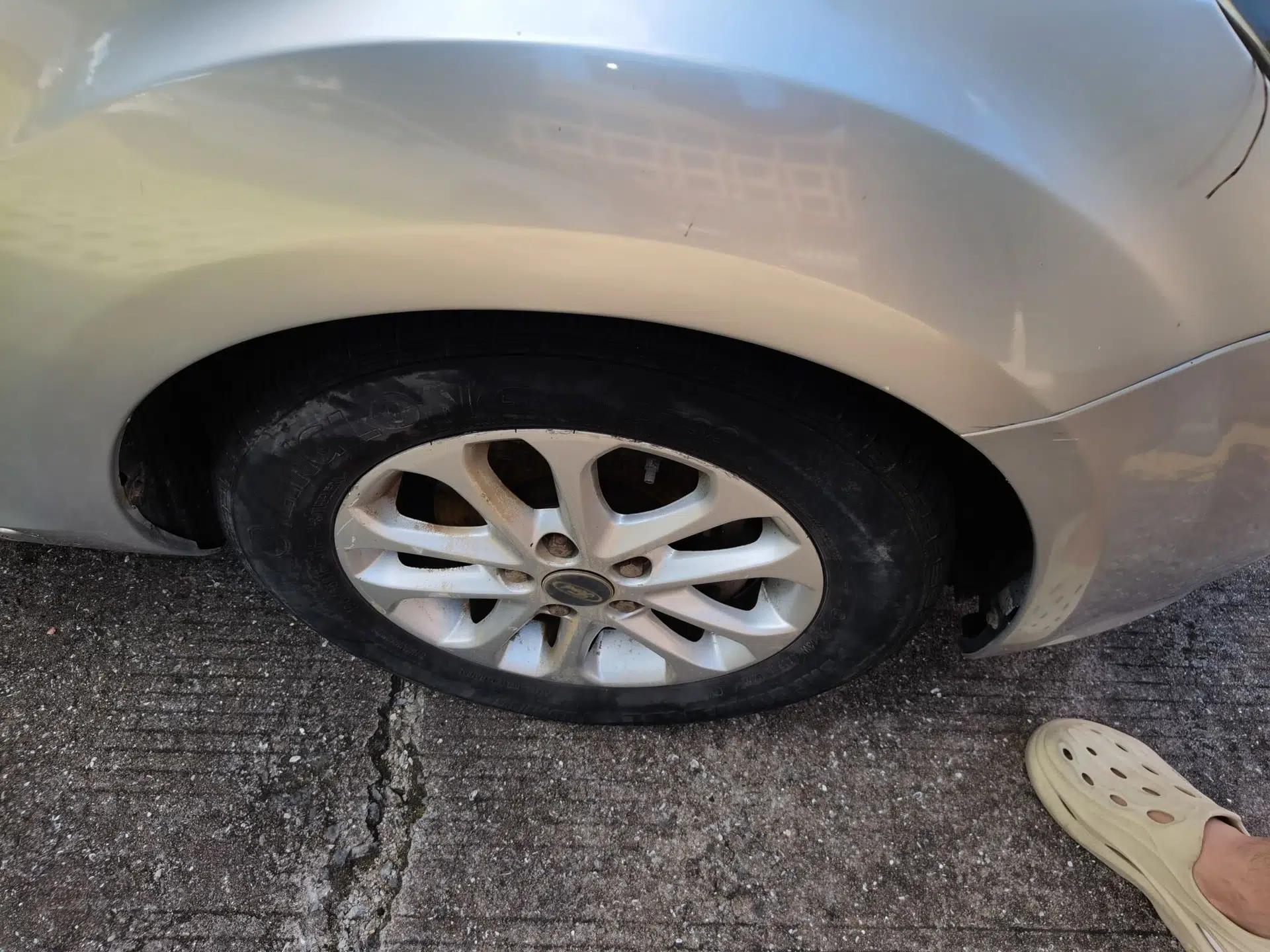 Ford Focus 2012 Hatchback Classic 1.8L Automatic Base Model — миниатюра 8