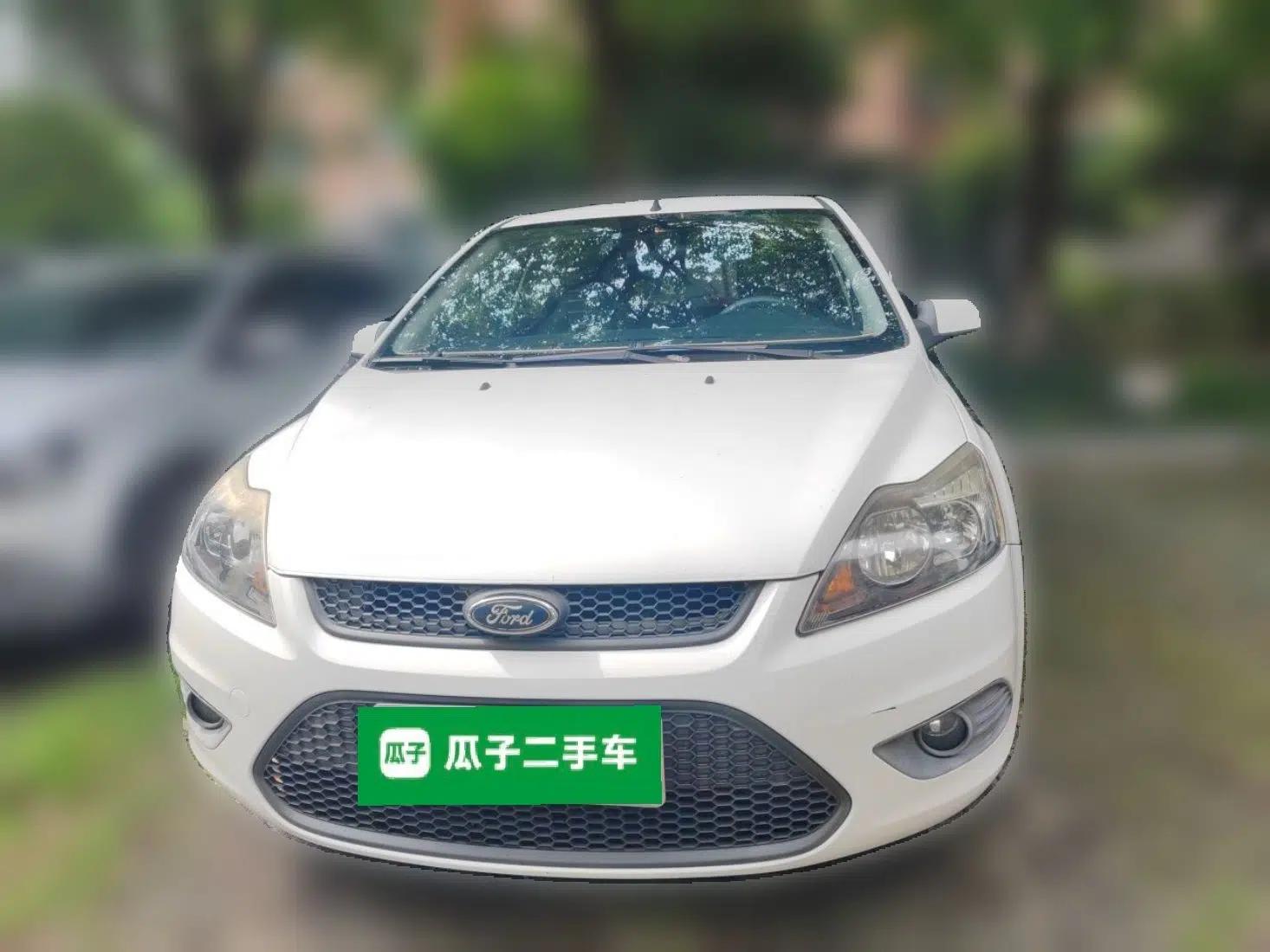 Ford Focus 2012 Hatchback Classic 1.8L Automatic Base Model — миниатюра 2