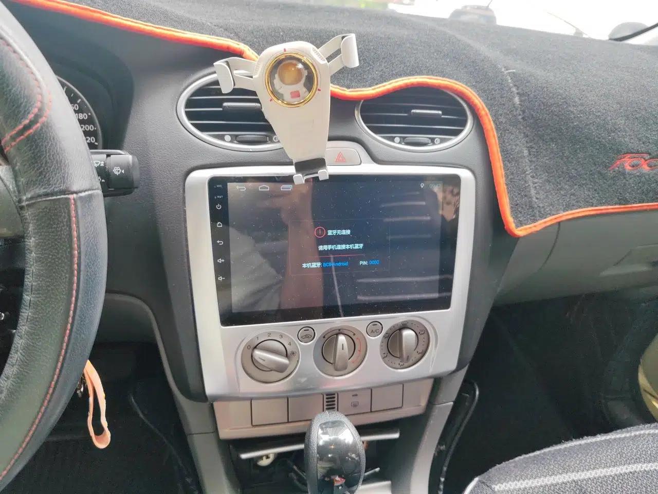 Ford Focus 2012 Hatchback Classic 1.8L Automatic Base Model — миниатюра 13
