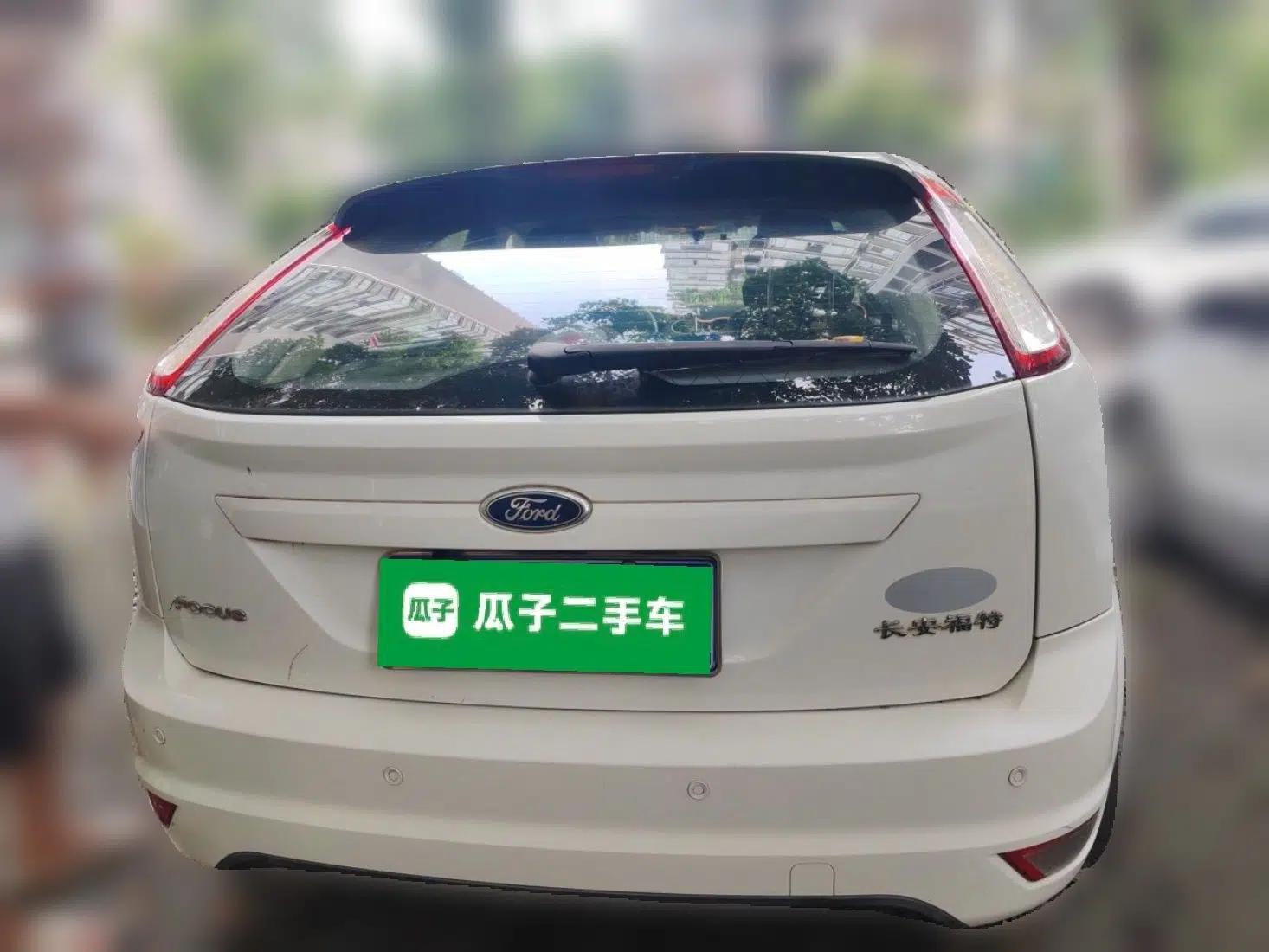 Ford Focus 2012 Hatchback Classic 1.8L Automatic Base Model — миниатюра 5