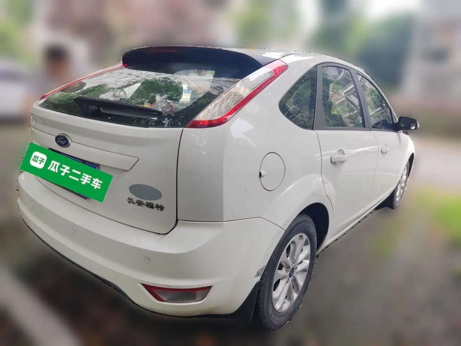 Ford Focus 2012 Hatchback Classic 1.8L Automatic Base Model — миниатюра 6