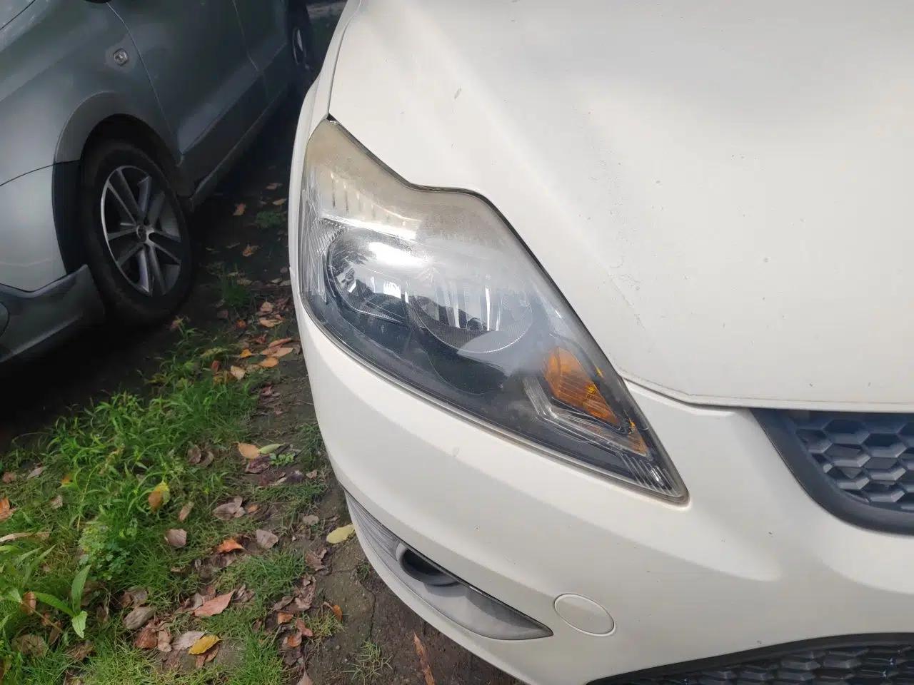 Ford Focus 2012 Hatchback Classic 1.8L Automatic Base Model — миниатюра 7