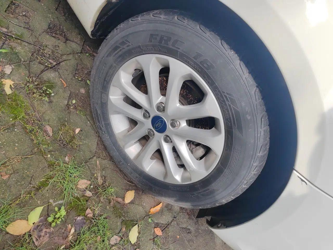 Ford Focus 2012 Hatchback Classic 1.8L Automatic Base Model — миниатюра 8