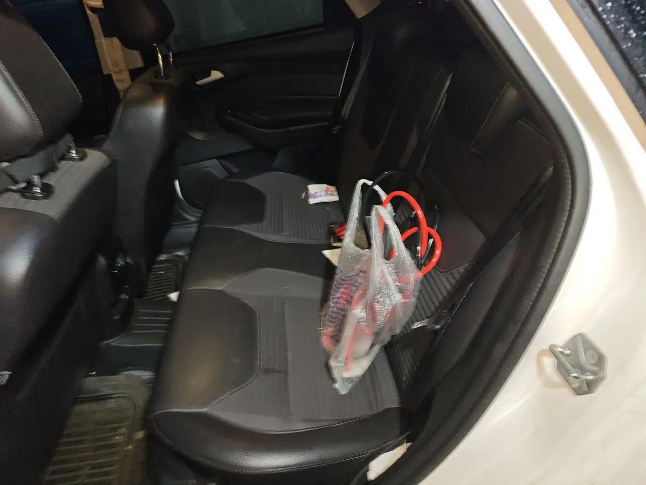 Ford Focus 2015 Hatchback 1.6L Automatic Fashion Edition — миниатюра 17